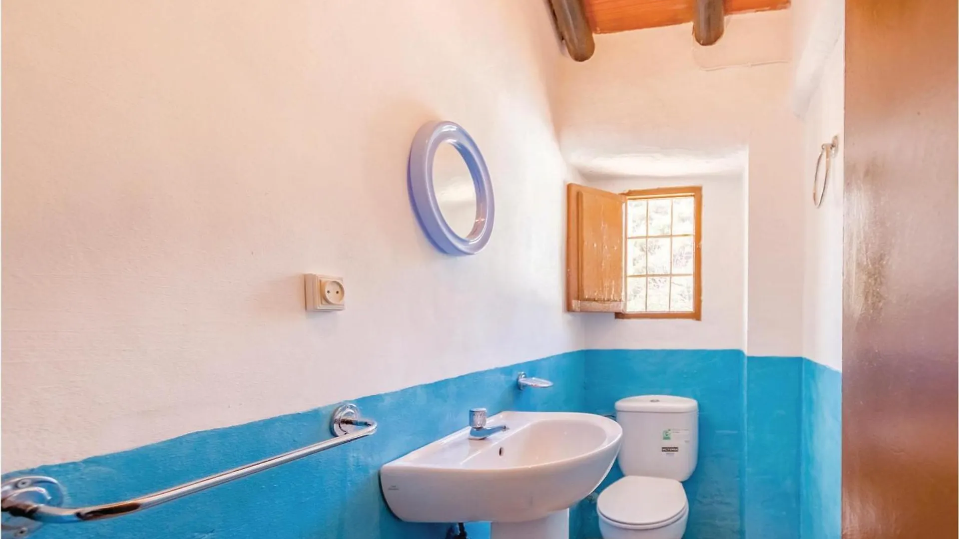 Lovely Home In Iznajar With House A Mountain View Fuentes de Cesna